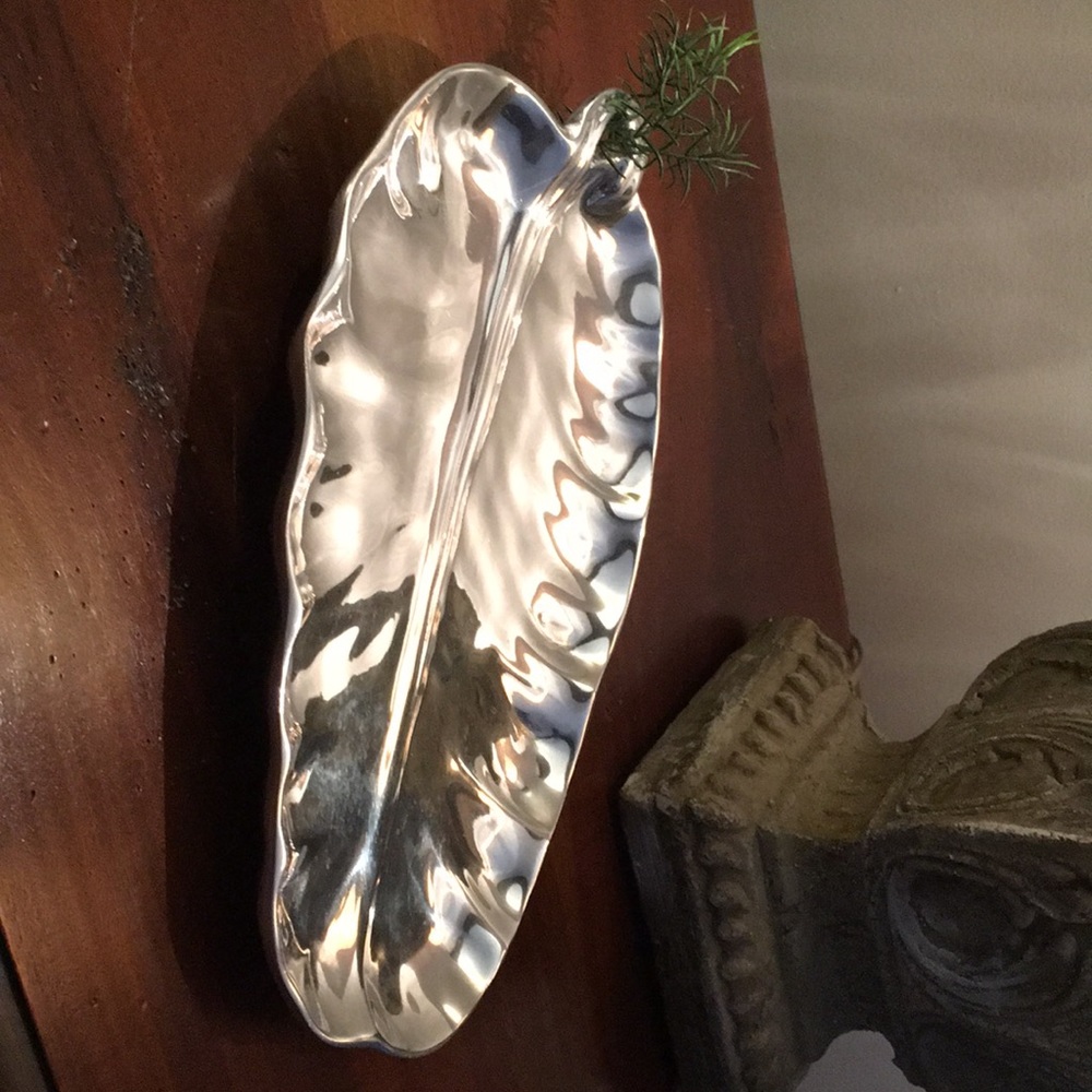 Medium aluminum leaf platter/tray